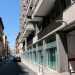 Il nostro punto di partenza  via Cairoli n.84, l dove un tempo era presente Palazzo de Grecis, ledificio che ospit le segrete riunioni delle logge durante il Fascismo. Con Mussolini infatti la massoneria divent illegale e si perpetu una vera e propria caccia alle streghe nei confronti dei fratelli. Ora il palazzo non c pi:  stato abbattuto e al suo posto sorge unanonima struttura appartenente allInps